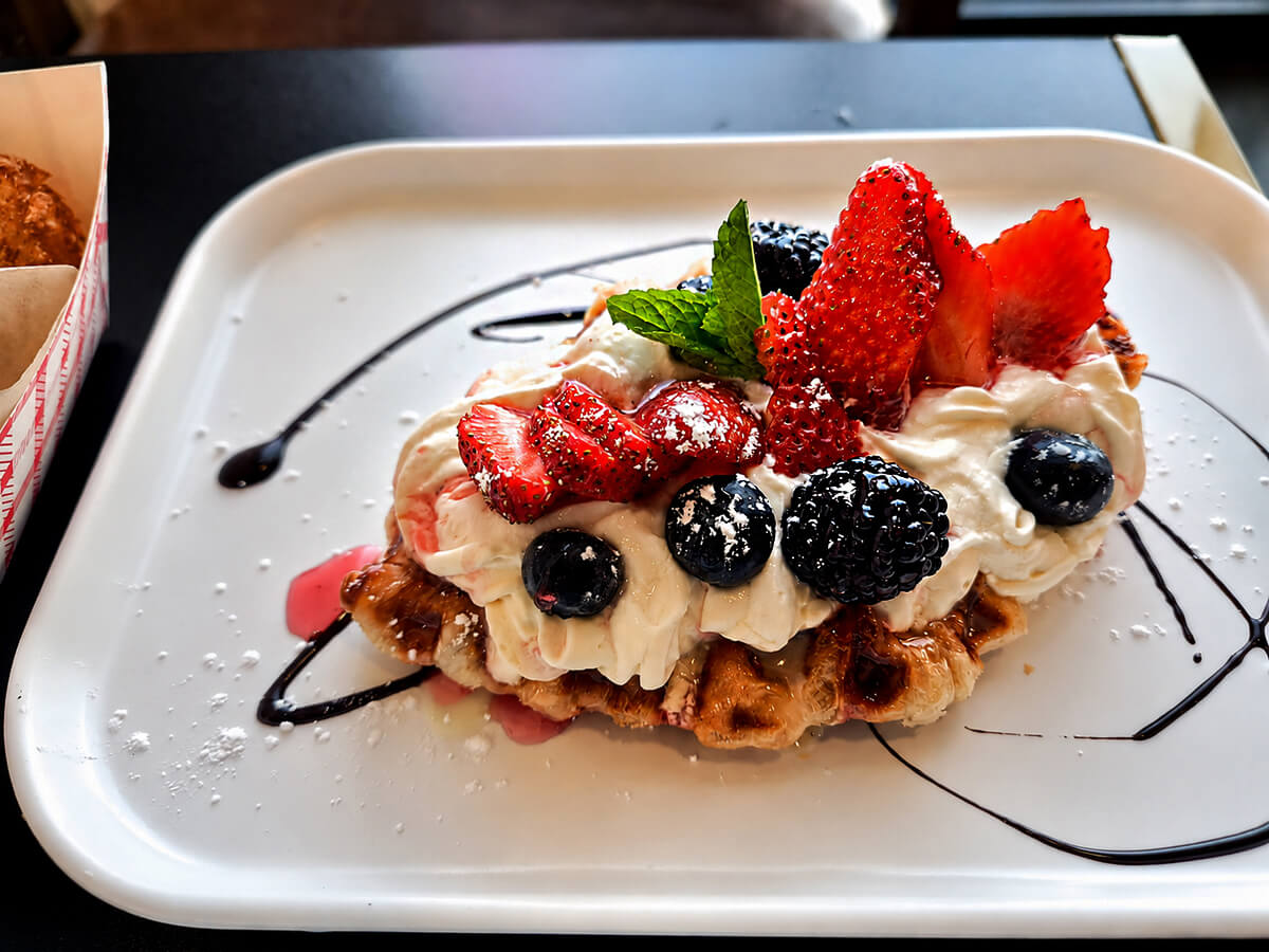 Berry croffle dessert