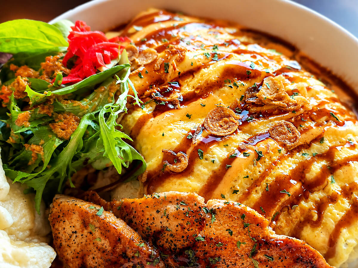 Omelet rice with salmon